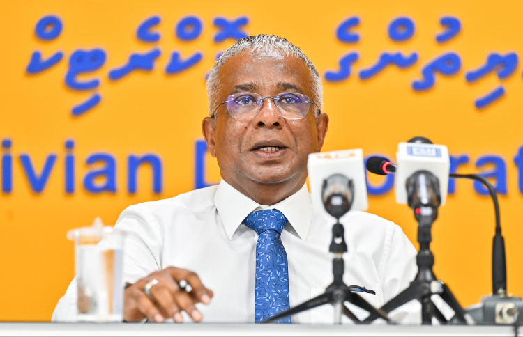 Akram supports holding two elections on the same day